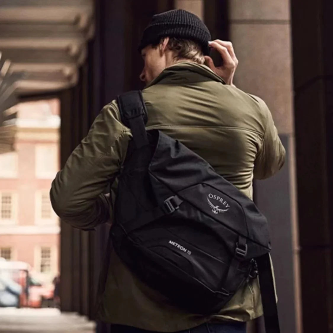 Men's Urban Crossbody Messenger Travel Bag with Hi-Vis Raincover