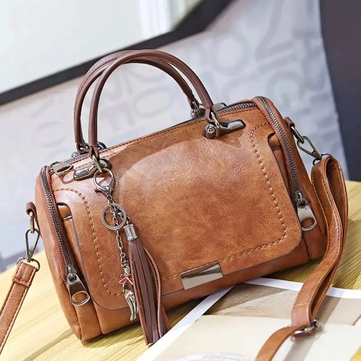 Women’s Adjustable Strap Shoulder Bag Everyday Compact Design