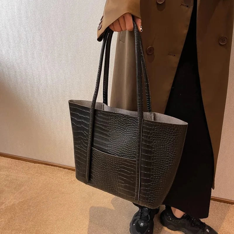 Women’s Everyday Shoulder Bag Spacious Printed Design