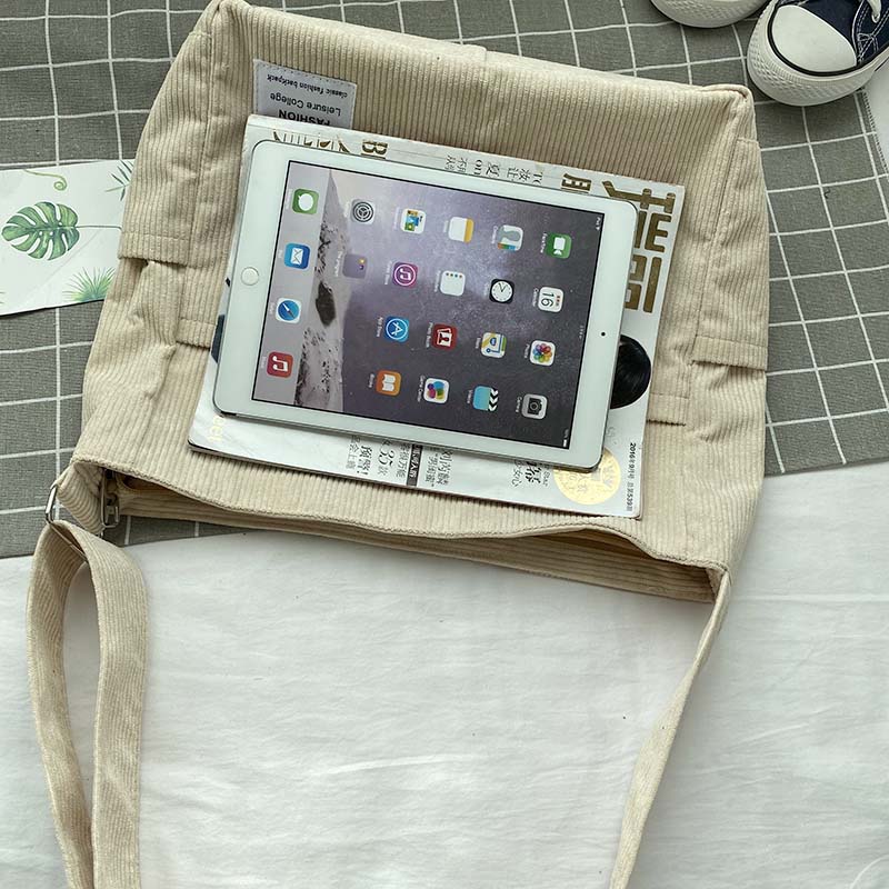 Women’s Casual Shoulder Bag Multi-Pocket Design for Everyday Use