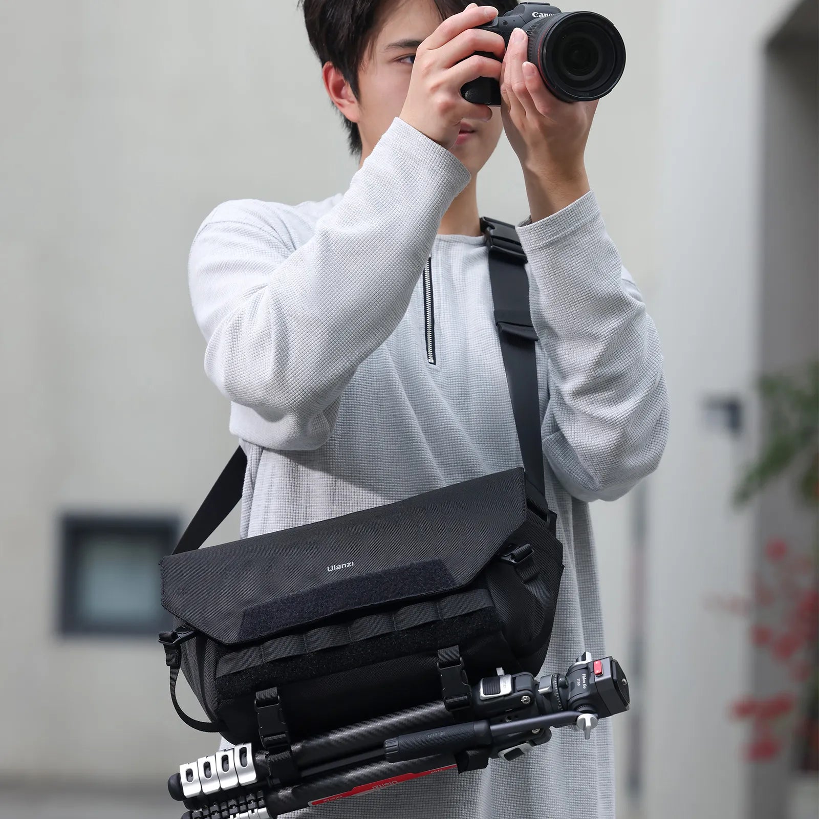 Maxwell | Men's Expandable Camera Sling Bag