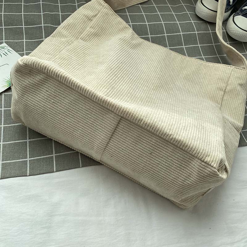 Women’s Casual Shoulder Bag Multi-Pocket Design for Everyday Use