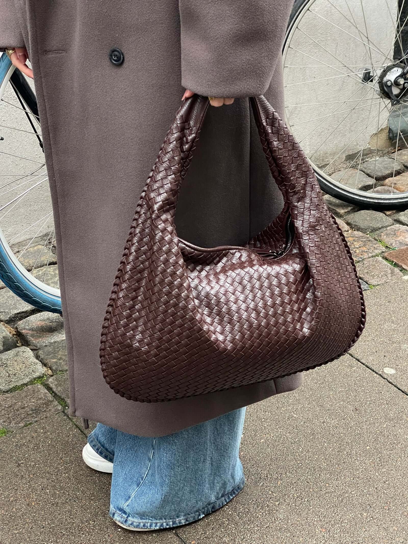 Women’s Shoulder Bag Spacious Soft Woven Style