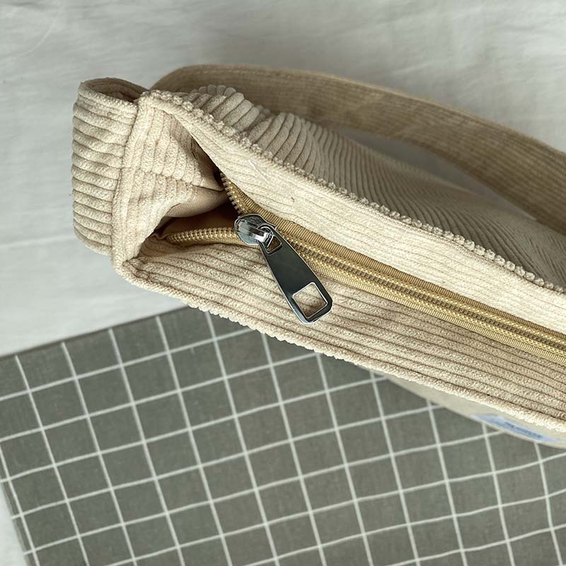Women’s Casual Shoulder Bag Multi-Pocket Design for Everyday Use