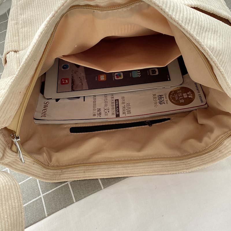 Women’s Casual Shoulder Bag Multi-Pocket Design for Everyday Use